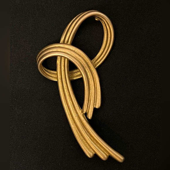 Matte Gold Brooch - Picture 7 of 10